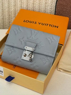 LV WALLET