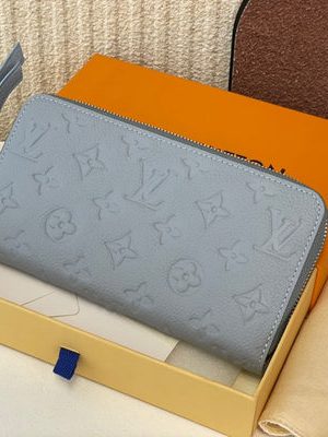 LV WALLET