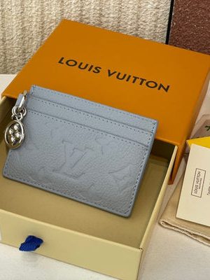 LV CARD HOLDER