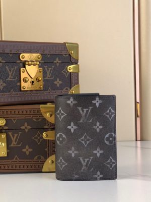 LV CARD HOLDER