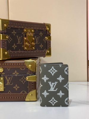 LV CARD HOLDER