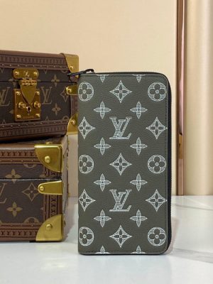 LV WALLET