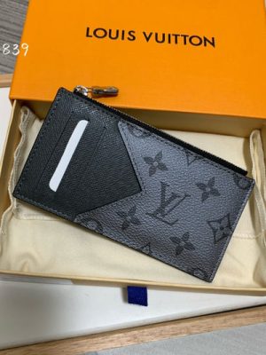 LV CARD HOLDER