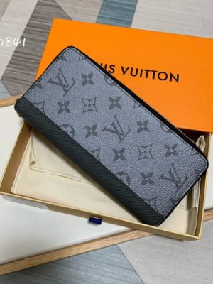 LV WALLET
