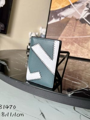 LV CARD HOLDER