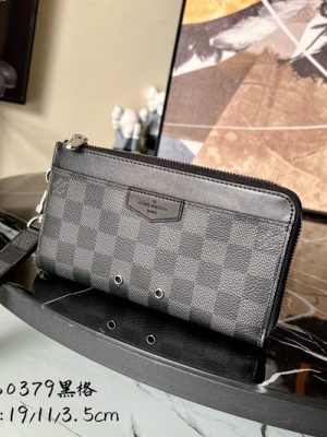 LV WALLET