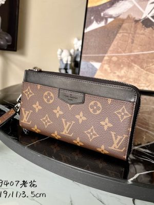 LV WALLET