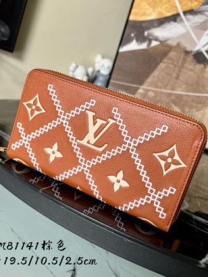 LV WALLET