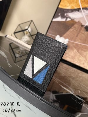 LV CARD HOLDER