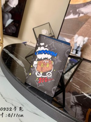 LV CARD HOLDER