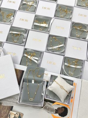 DIOR NECKLACE