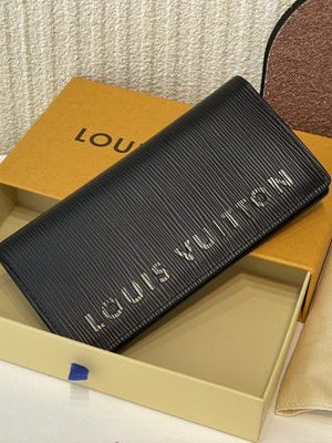 LV WALLET