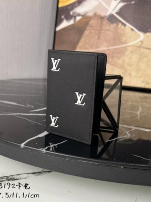 LV CARD HOLDER