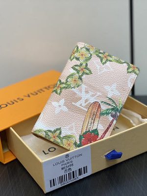 LV CARD HOLDER