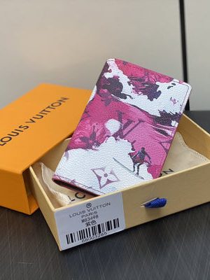 LV CARD HOLDER