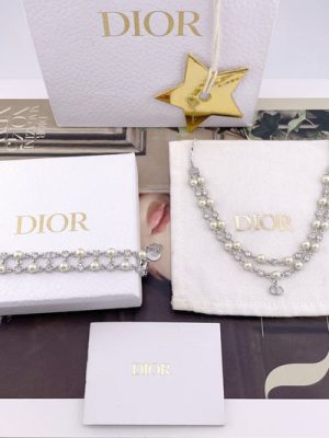 DIOR NECKLACE