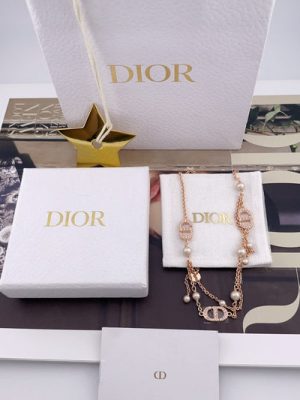 DIOR NECKLACE
