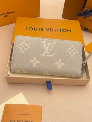 LV WALLET
