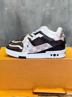 LV SNEAKER