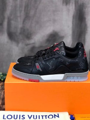 LV SNEAKER