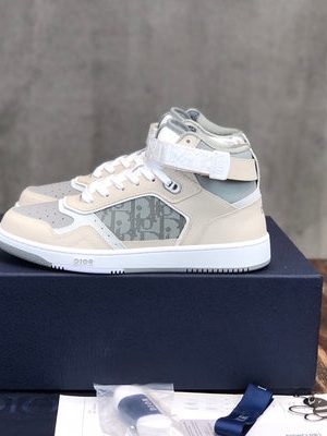 DIOR SNEAKER