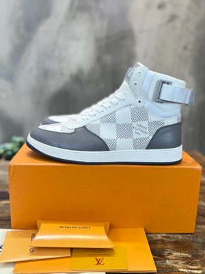 LV SNEAKER