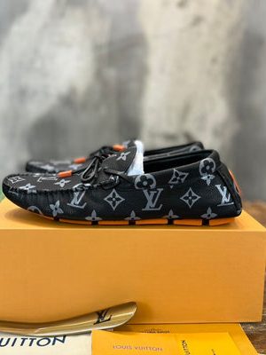 LV LOAFER