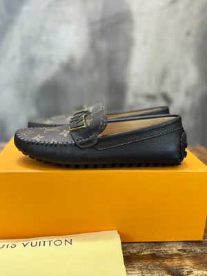 LV LOAFER