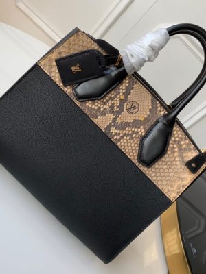 LV BAG (N95975)