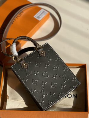 LV BAG (M90564)
