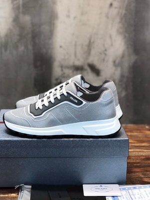 PRADA SNEAKER