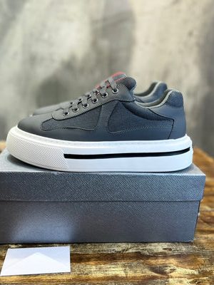 PRADA SNEAKER
