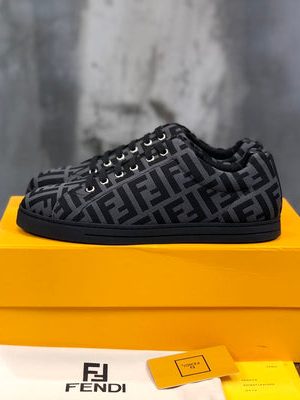 FENDI SNEAKER