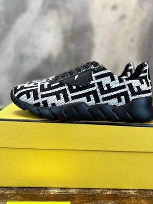 FENDI SNEAKER