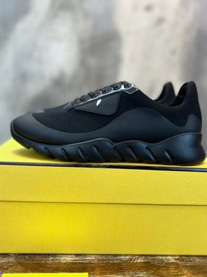 FENDI SNEAKER