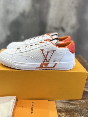 LV SNEAKER