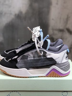 OFF-WHITE SNEAKER