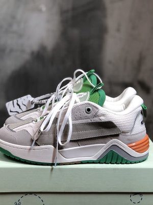 OFF-WHITE SNEAKER