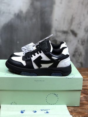 OFF-WHITE SNEAKER