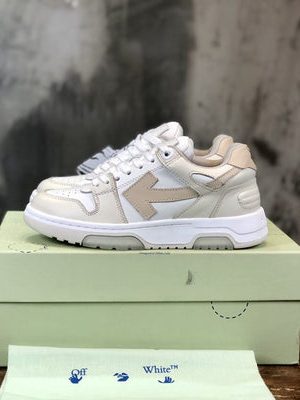 OFF-WHITE SNEAKER
