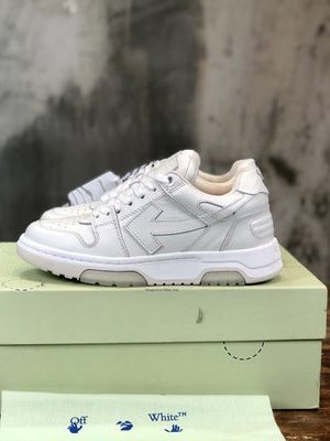 OFF-WHITE SNEAKER