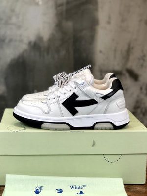 OFF-WHITE SNEAKER