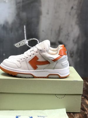 OFF-WHITE SNEAKER