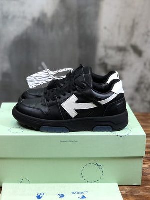 OFF-WHITE SNEAKER