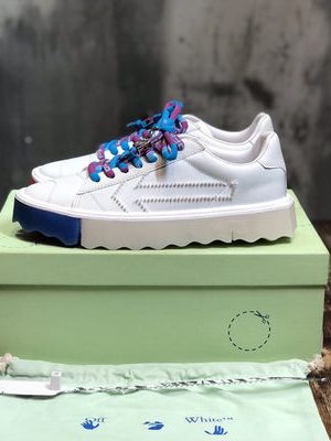 OFF-WHITE SNEAKER