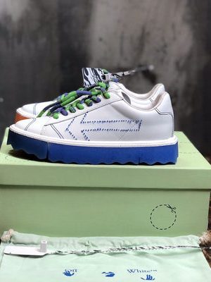 OFF-WHITE SNEAKER