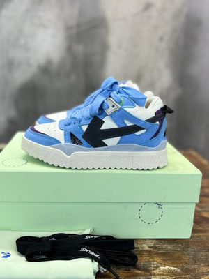 OFF-WHITE SNEAKER