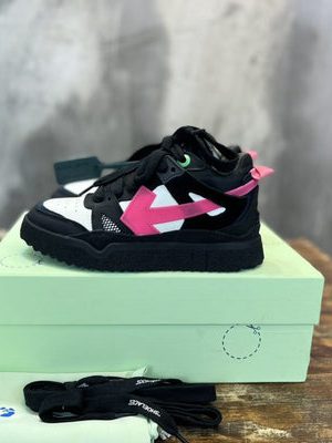 OFF-WHITE SNEAKER