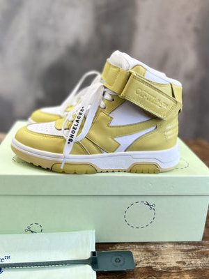OFF-WHITE SNEAKER