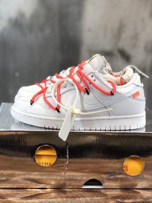 OFF-WHITE SNEAKER